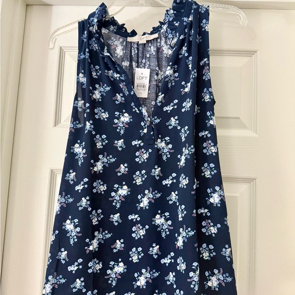 NWT  LOFT  Navy Blue Floral Button Down Sleeveless Shell Blouse - XS - Picture 8 of 8